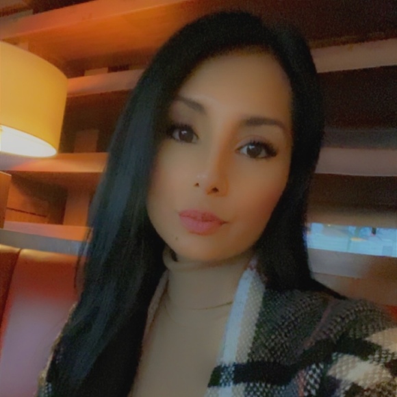 Meet your Posher, Sherina - Picture 1 of 1